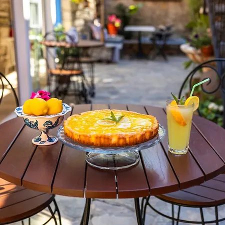 Eski Ev Alacati