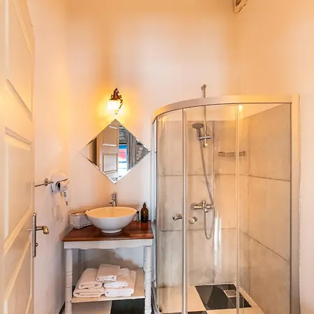 Eski Ev Alacati