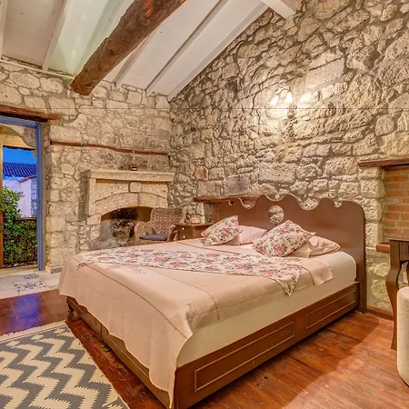 Eski Ev 4* 알라카티