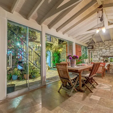 Eski Ev Алачати